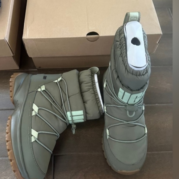 Ugg Snow Boots Never Worn - Picture 3 of 8